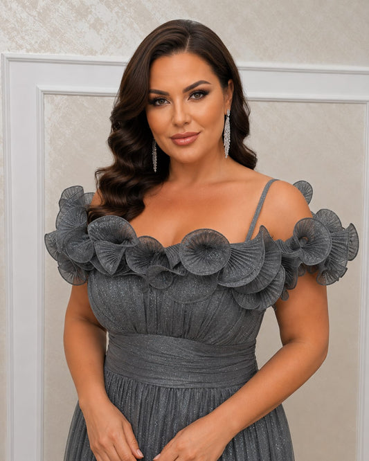 Rochie Celina -Rochiede seara din voal topit sclipitor cu bretele cazute pe umar model care avantajaza masurile mari