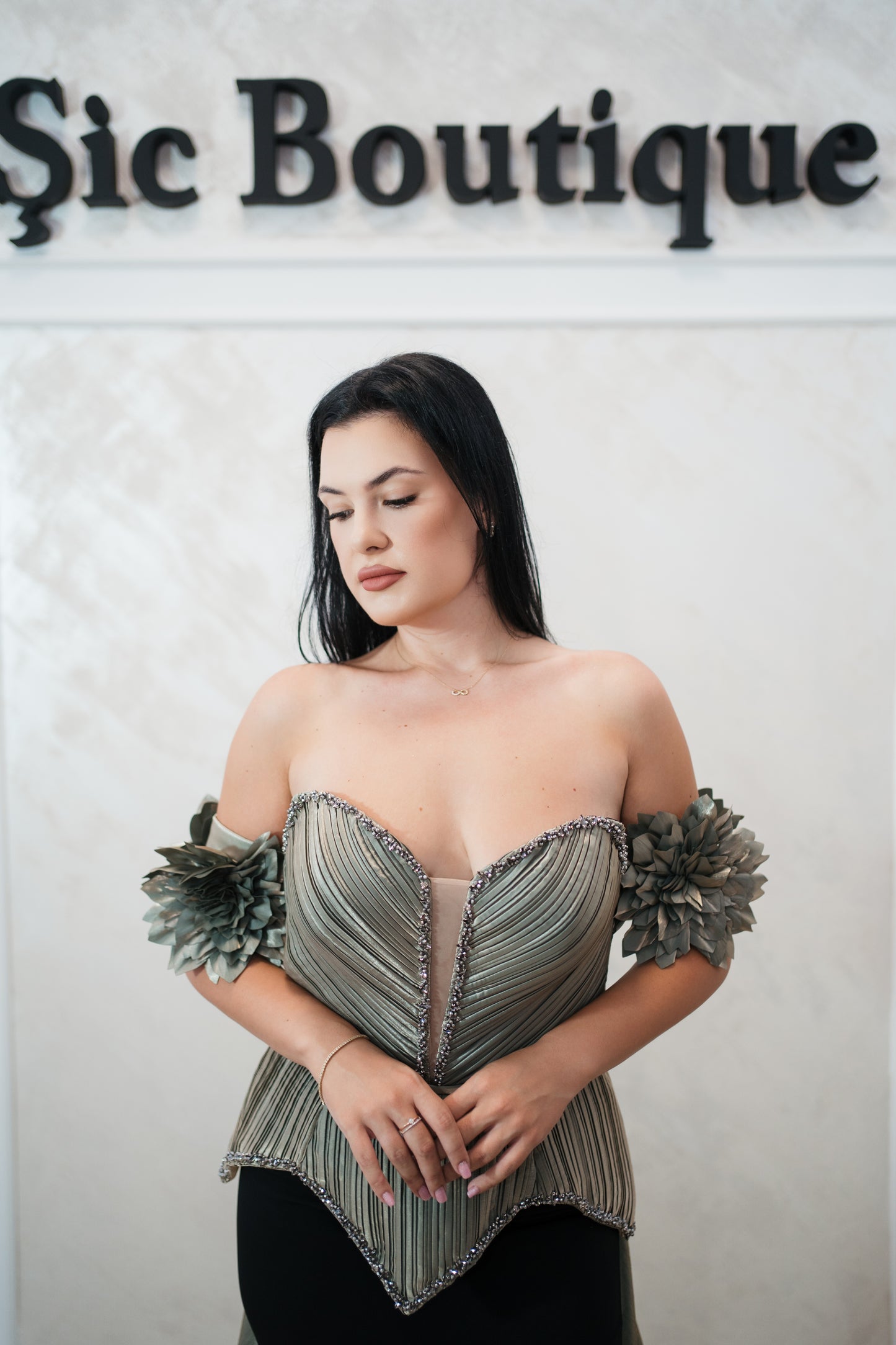 Rochie de seara Dalia din crep elastic cu drapaje din tafta și trena spectaculoasa