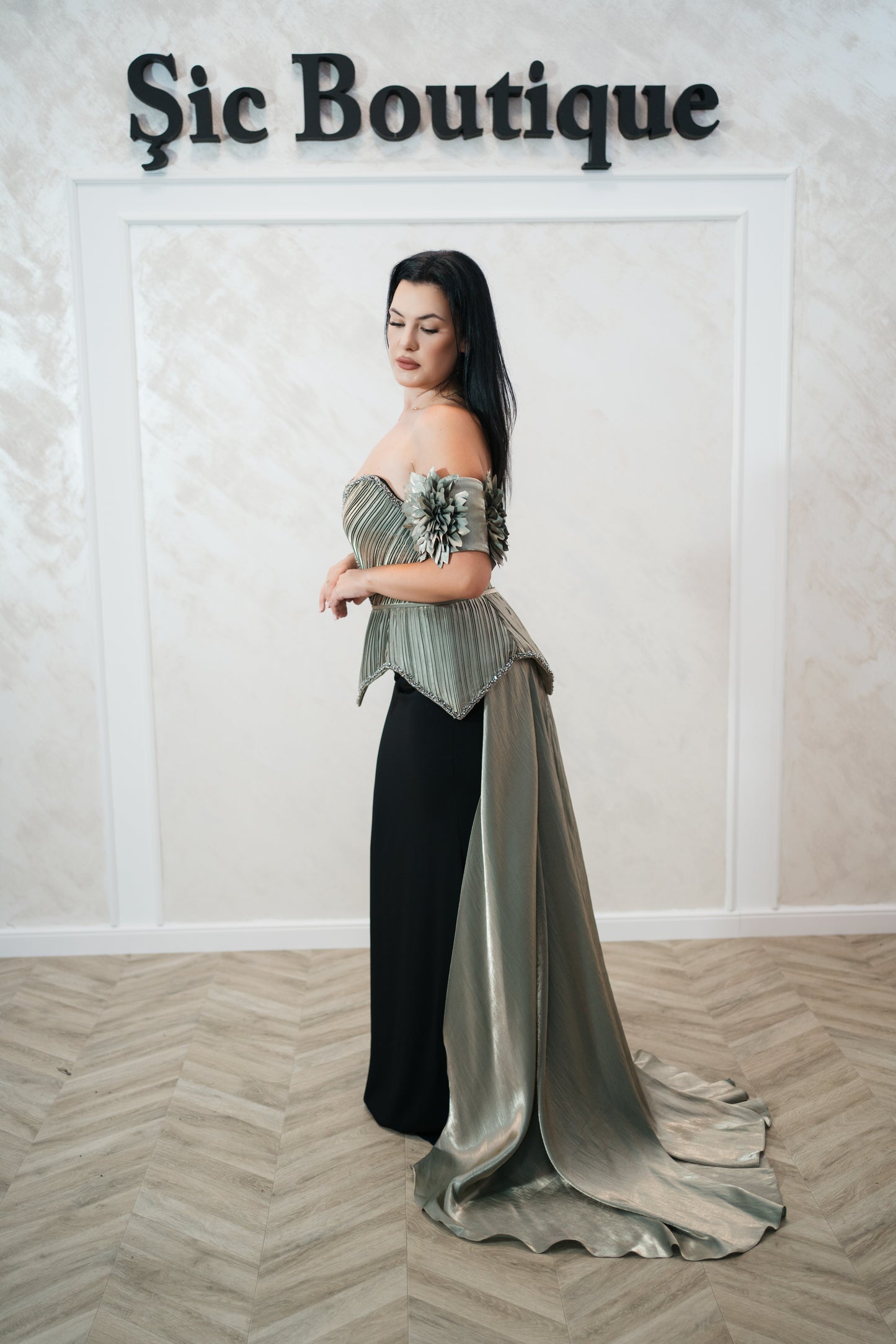 Rochie de seara Dalia din crep elastic cu drapaje din tafta și trena spectaculoasa