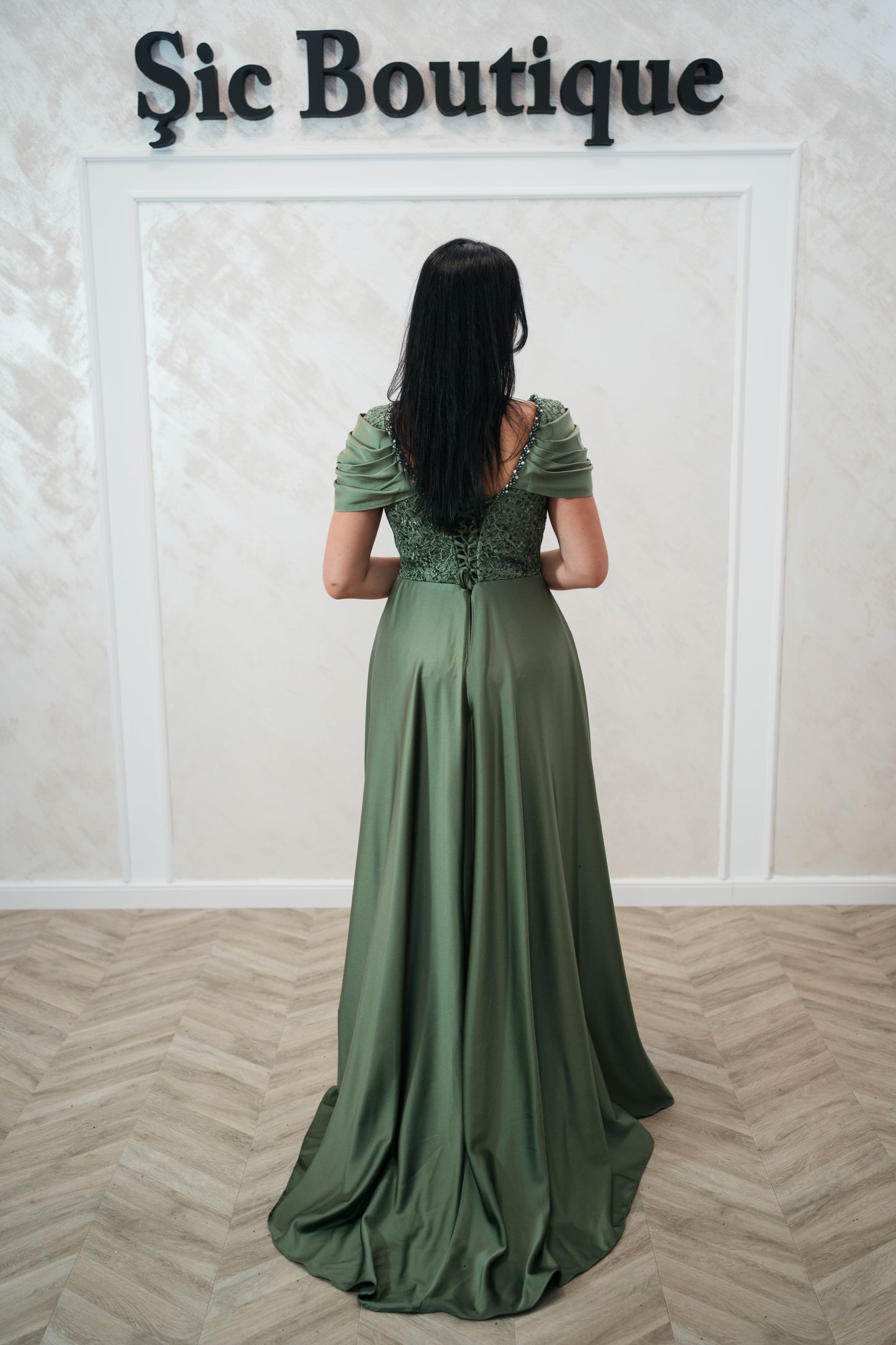 Rochia Beatrice – Rochie Eleganta Lunga din Dantela , Croi Sirena cu Trena și Umeri acoperiți
