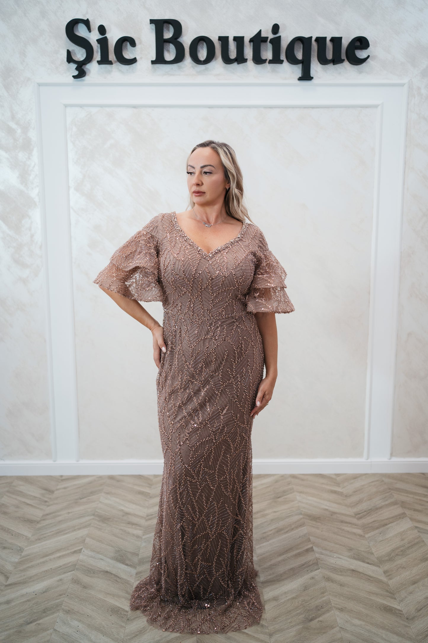 Rochia Medina – Rochie de Seara Lunga din Dantela cu Perle, Eleganta și Rafinata