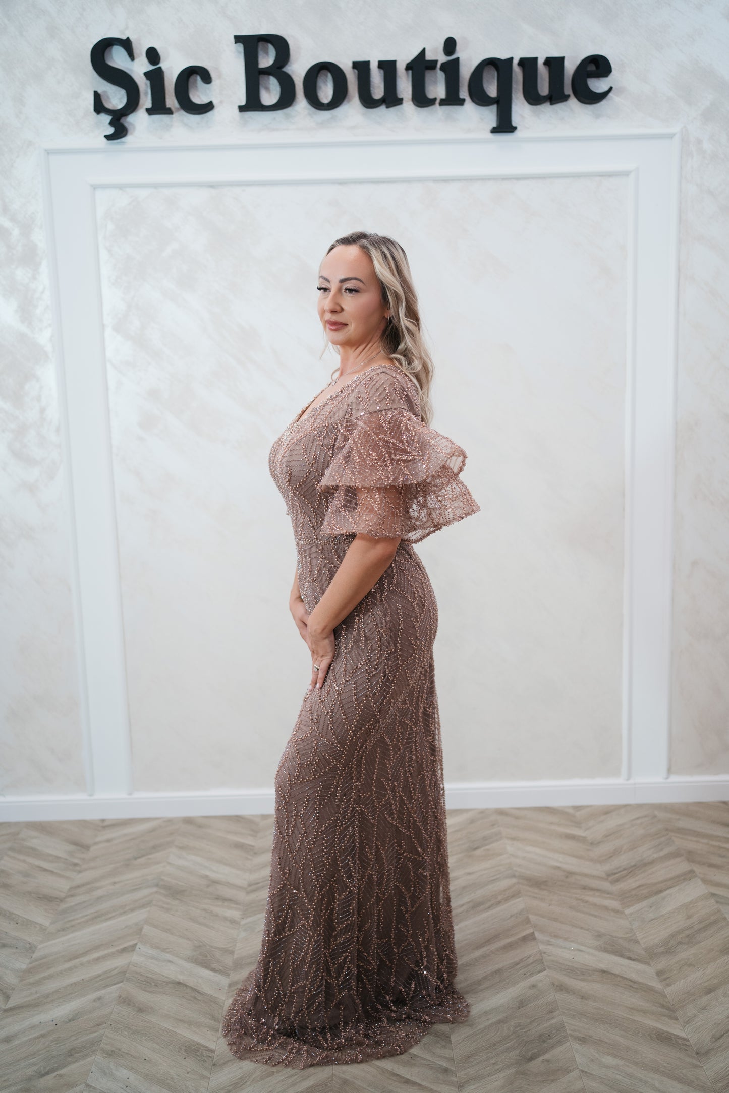 Rochia Medina – Rochie de Seara Lunga din Dantela cu Perle, Eleganta și Rafinata
