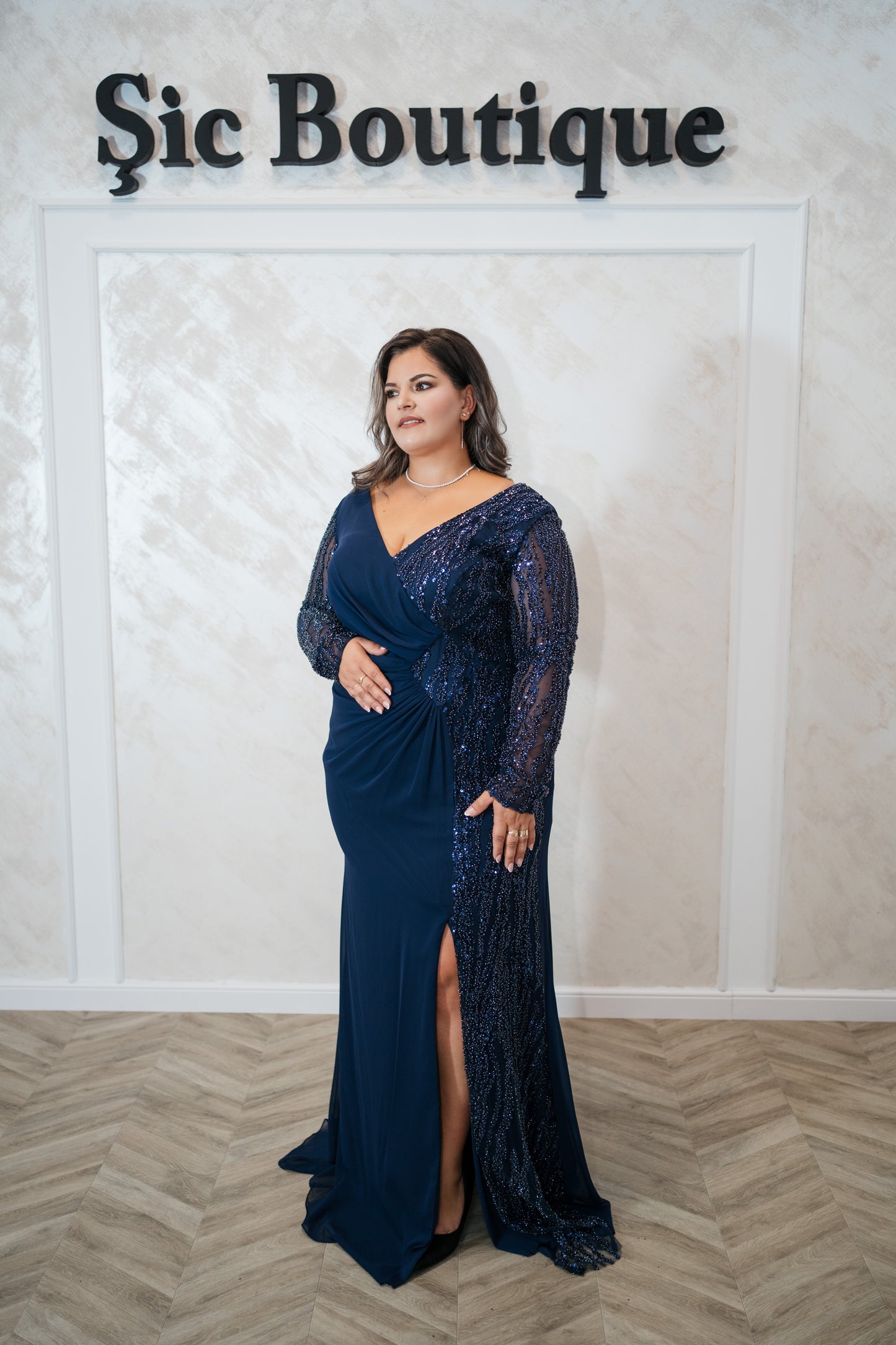 Rochia Julie – Rochie de seara din triplu voal și dantela, cu șliț pe picior