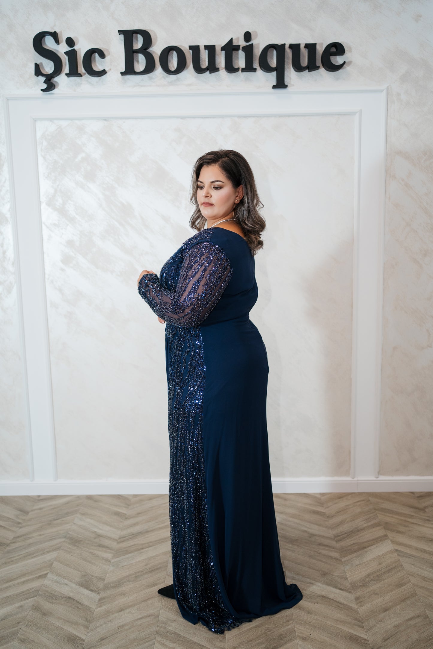 Rochia Julie – Rochie de seara din triplu voal și dantela, cu șliț pe picior