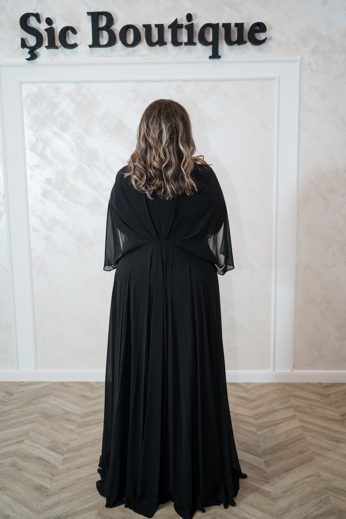 Rochia Velara – Rochie de seara eleganta,neargra din triplu voal cu pietre strălucitoare