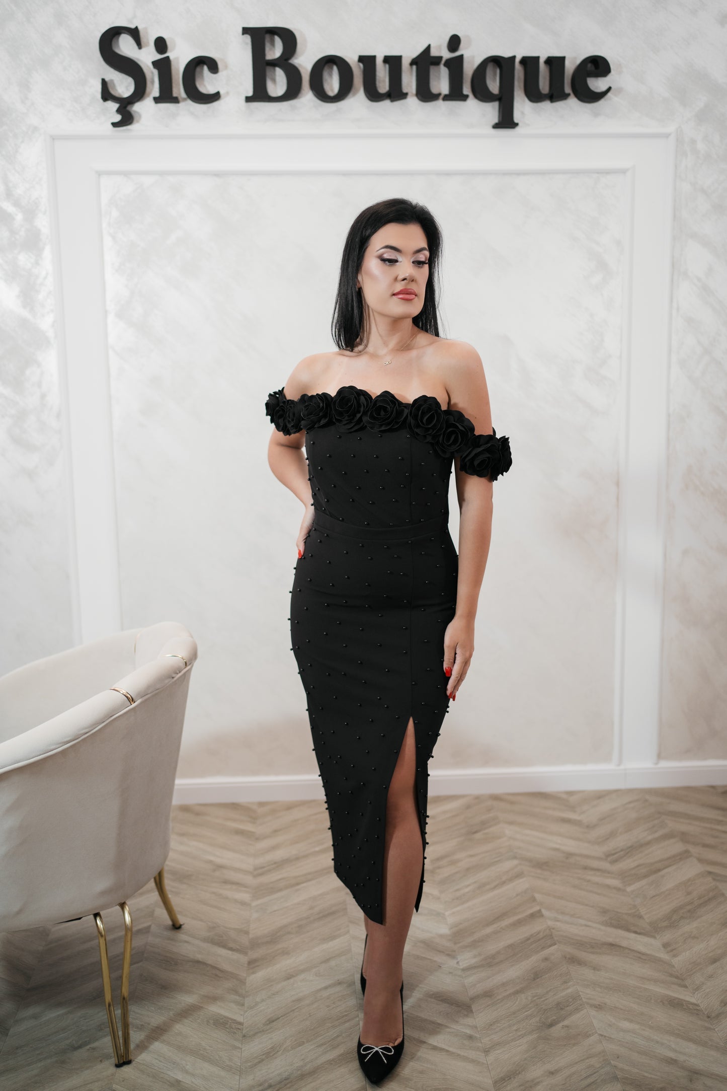 Rochia Black Roze – Rochie Eleganta Neagra cu Perle și Trandafiri 3D