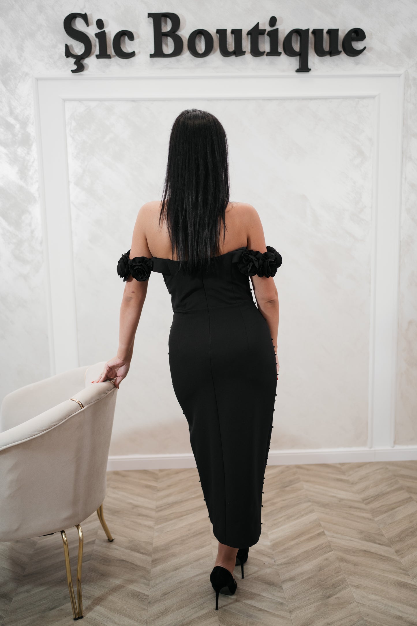 Rochia Black Roze – Rochie Eleganta Neagra cu Perle și Trandafiri 3D
