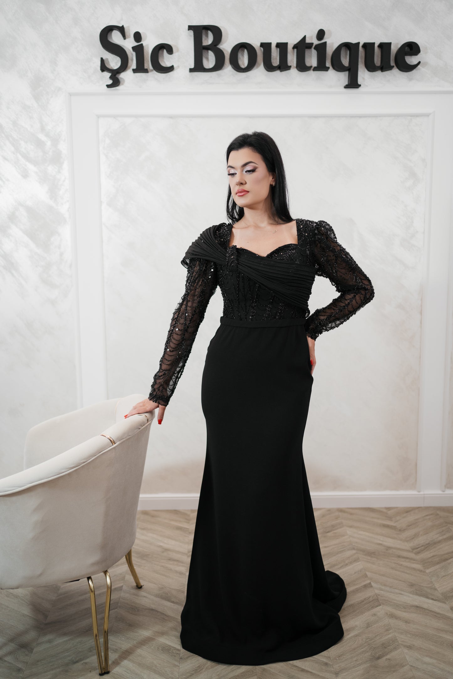 Rochia Boni- Rochie lunga de seara neagra – eleganta și rafinament pentru evenimente deosebite