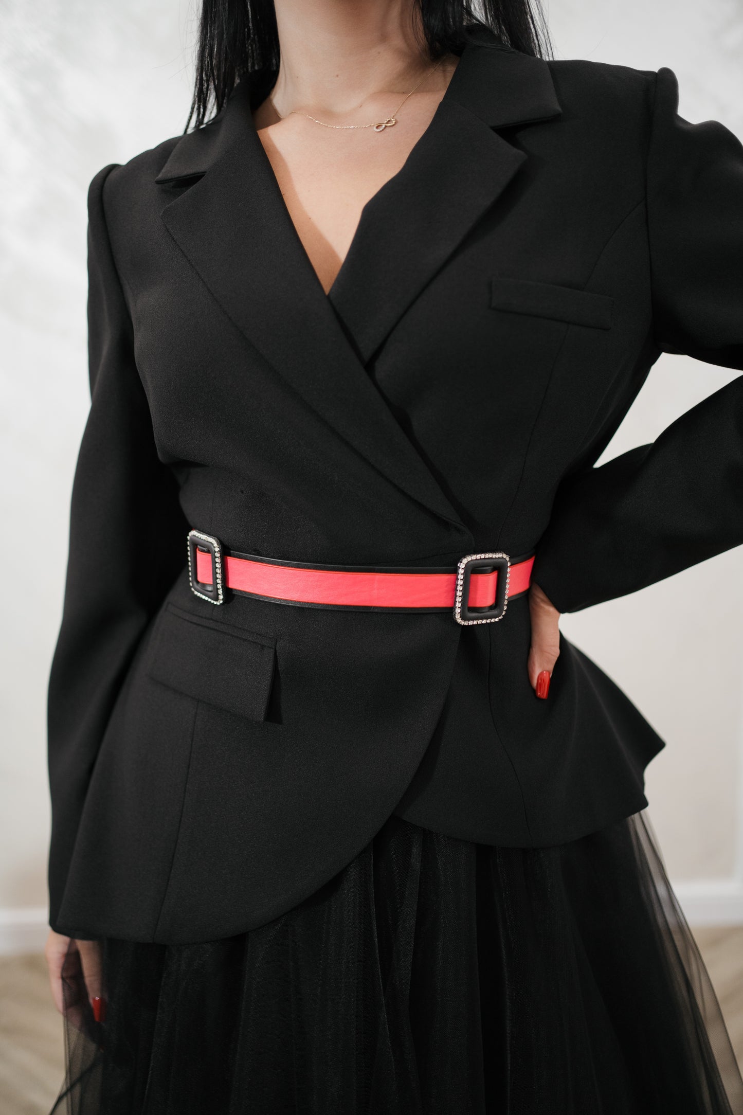 Compleul Doreen – Set Elegant cu Sacou și Fusta din Tulle