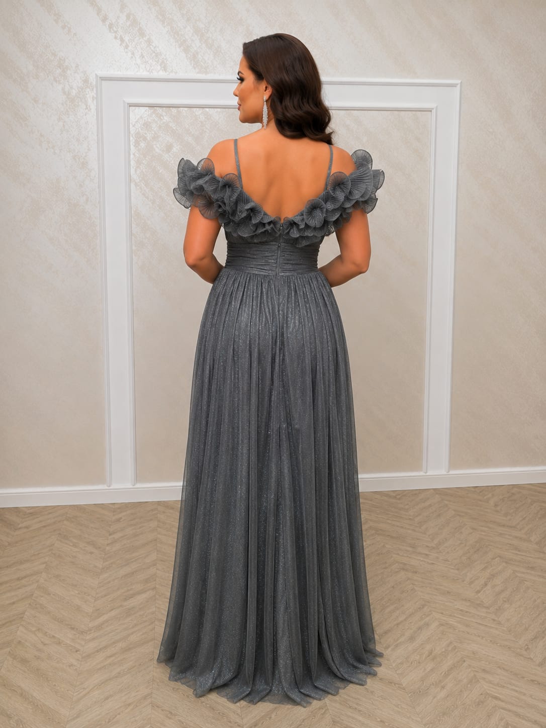 Rochie Celina -Rochiede seara din voal topit sclipitor cu bretele cazute pe umar model care avantajaza masurile mari