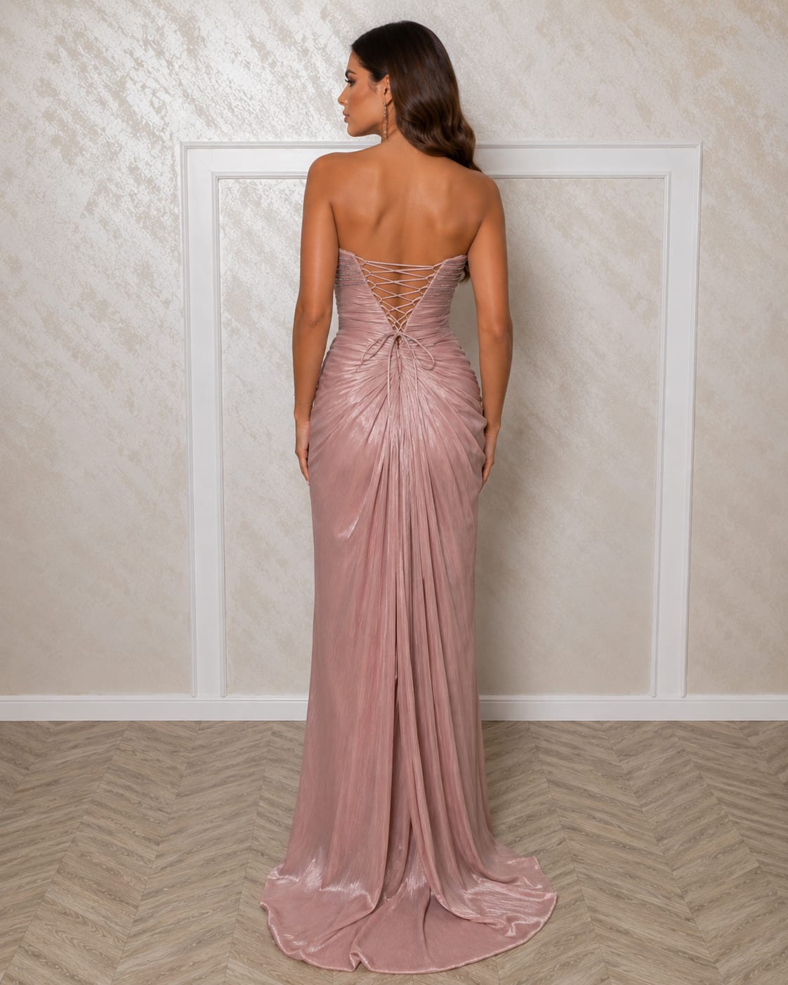 Rochia Dalia – rochie lunga in nuanta de roz pastel din matase artificiala croi care urmeaza linia corpului