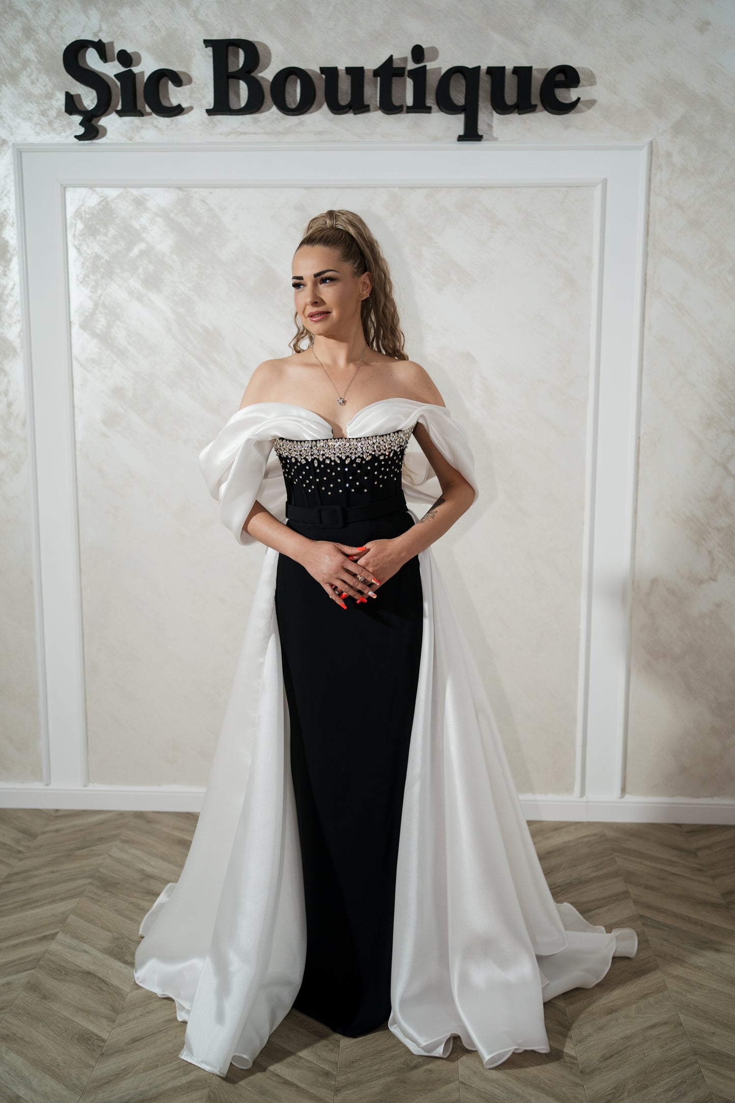 Rochia Rebeca White