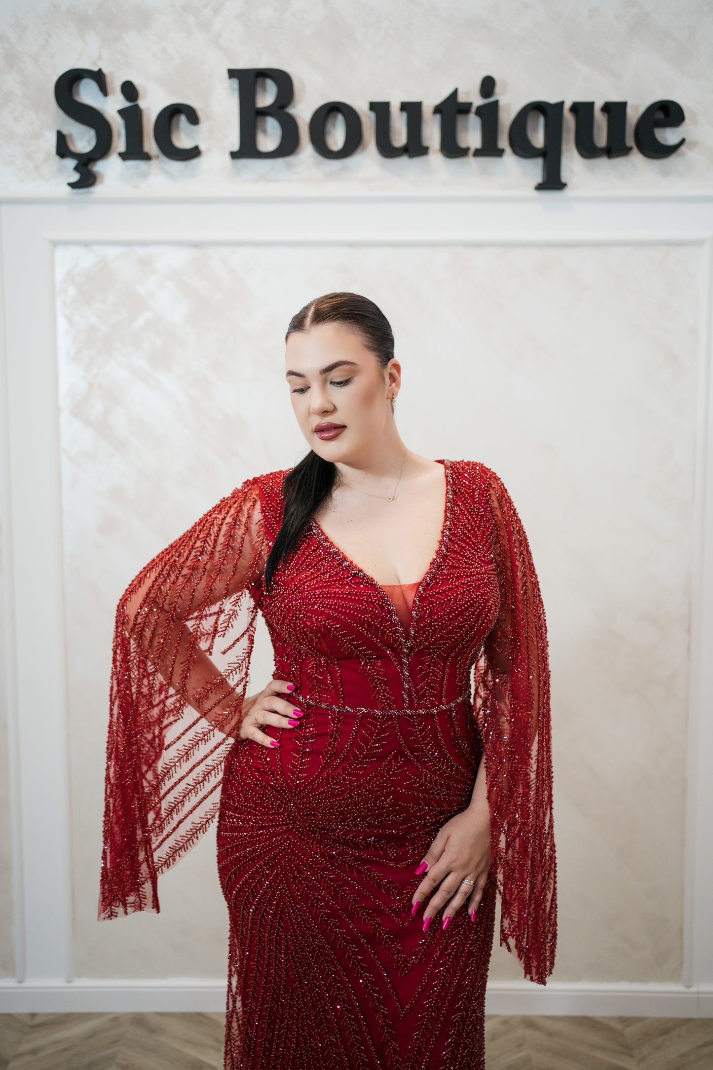 Rochia Alyna – Rochie de seara lunga din dantela, cu mâneci largi evazate