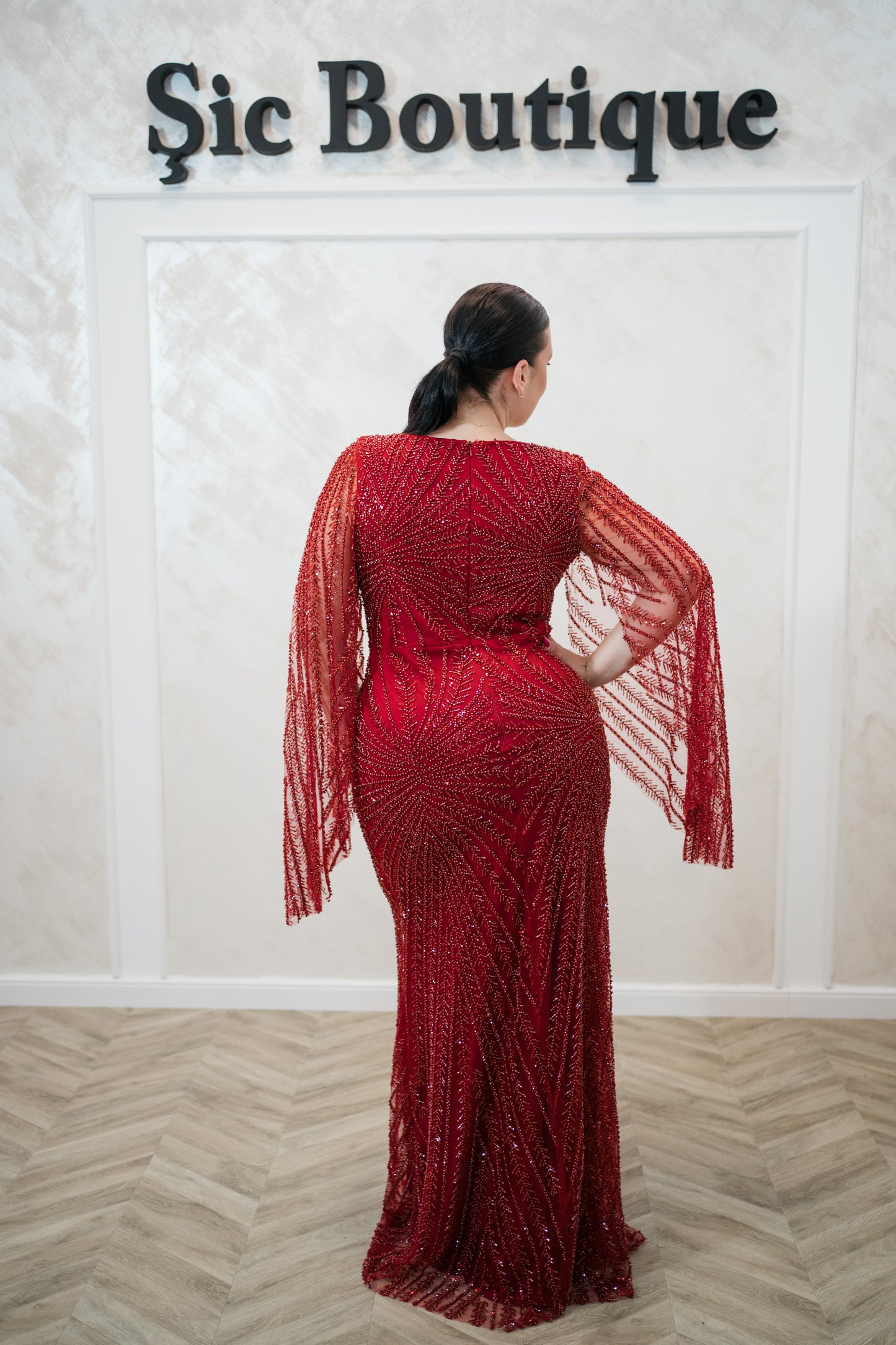 Rochia Alyna – Rochie de seara lunga din dantela, cu mâneci largi evazate