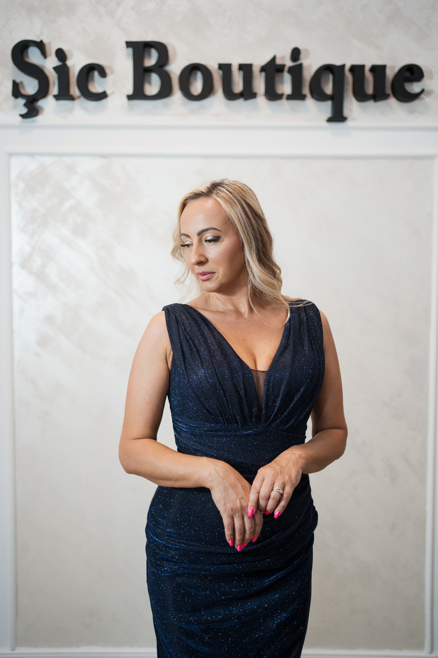 Rochia Ema-Rochie de seară din lurex sclipitor – ușoară, elegantă și strălucitoare