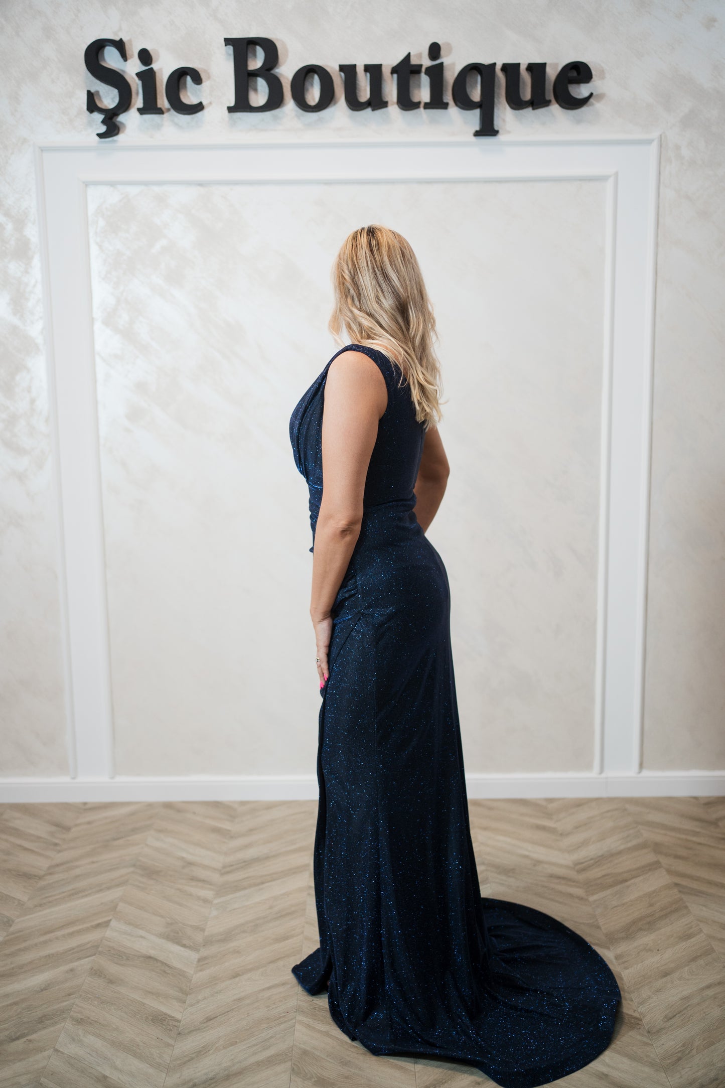 Rochia Ema-Rochie de seară din lurex sclipitor – ușoară, elegantă și strălucitoare