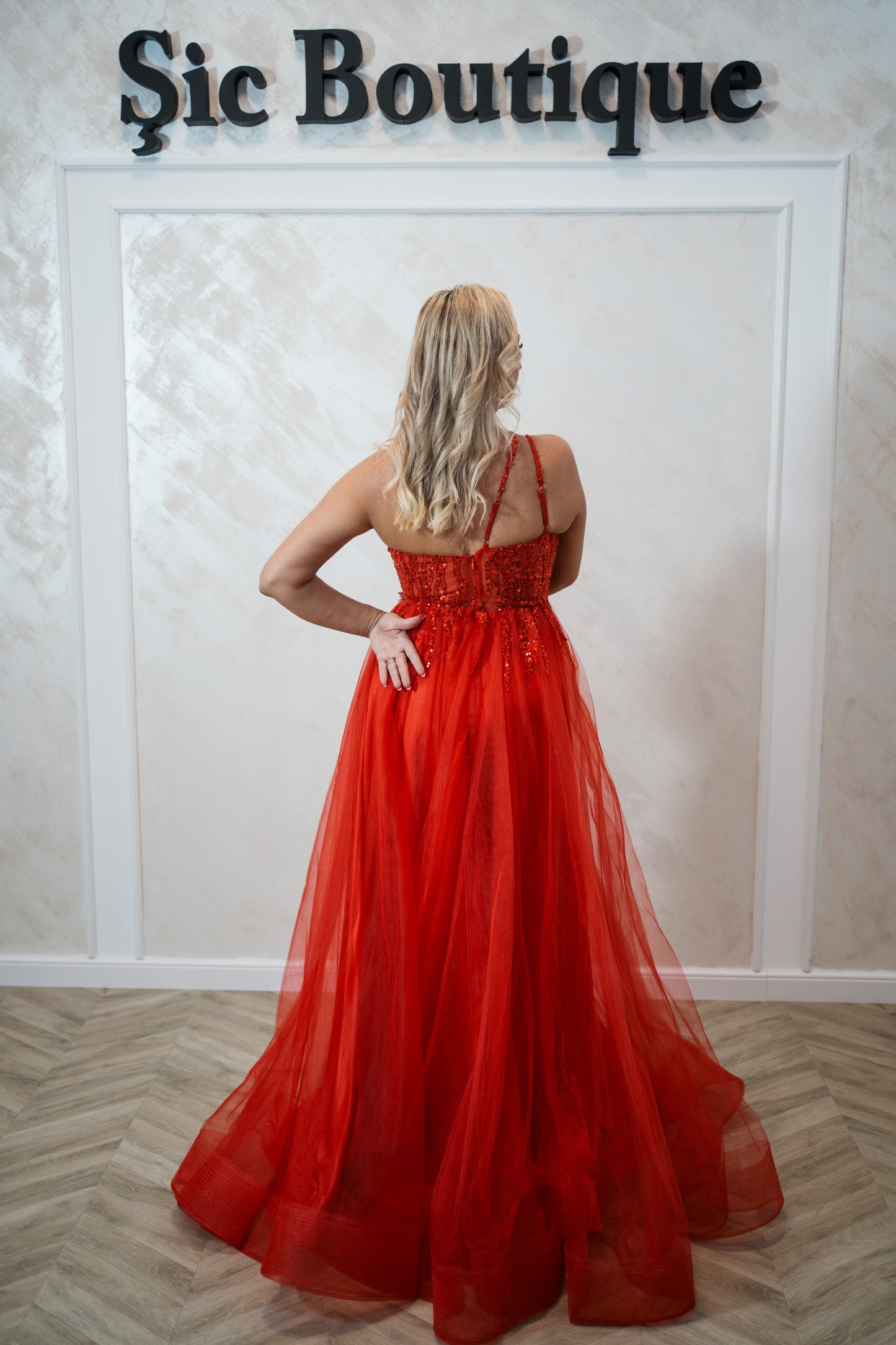 Rochia Jazz-Rochie roșie din tull cu paiete – eleganță îndrăzneață pentru evenimente de neuitat