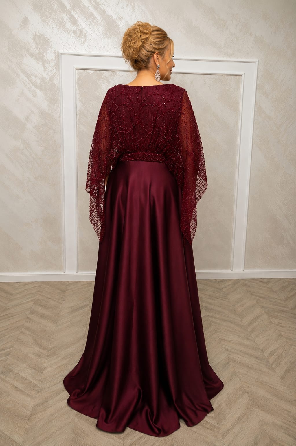 Rochia Luxo - Rochie lunga din satin si maneci fluide din dantela disponibile in mai multe nuante
