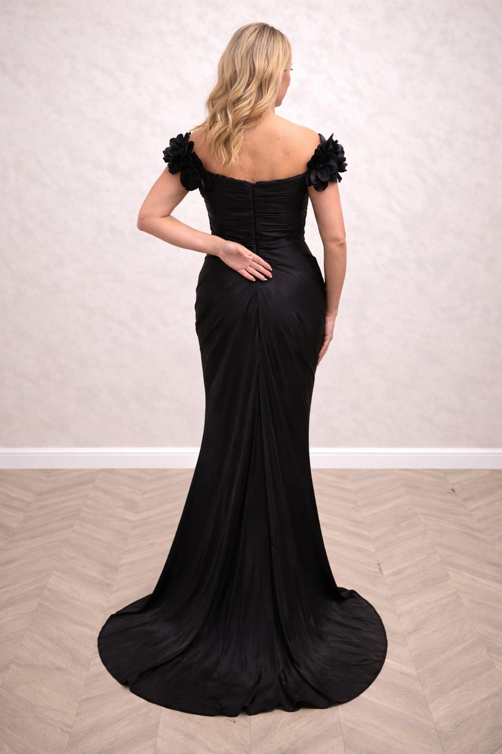 Rochia Nisa Lux – Rochie lunga neagra sau ciocolatie cu drapaje si decolteu spectaculos