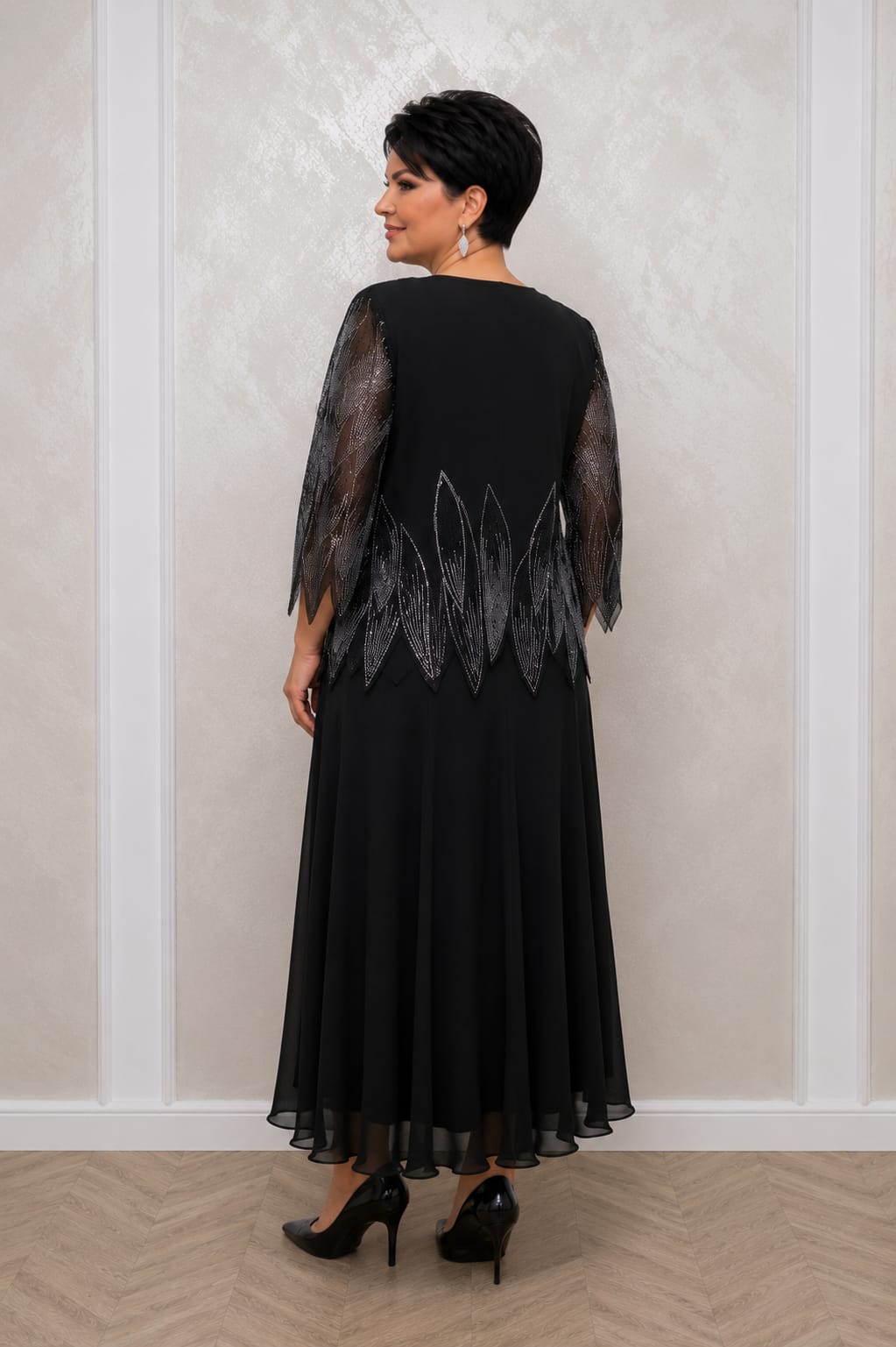 Rochia Teo Midi – Rochie midi eleganta pentru femei mature, cu cristale stralucitoare si croiala care avantajeaza silueta