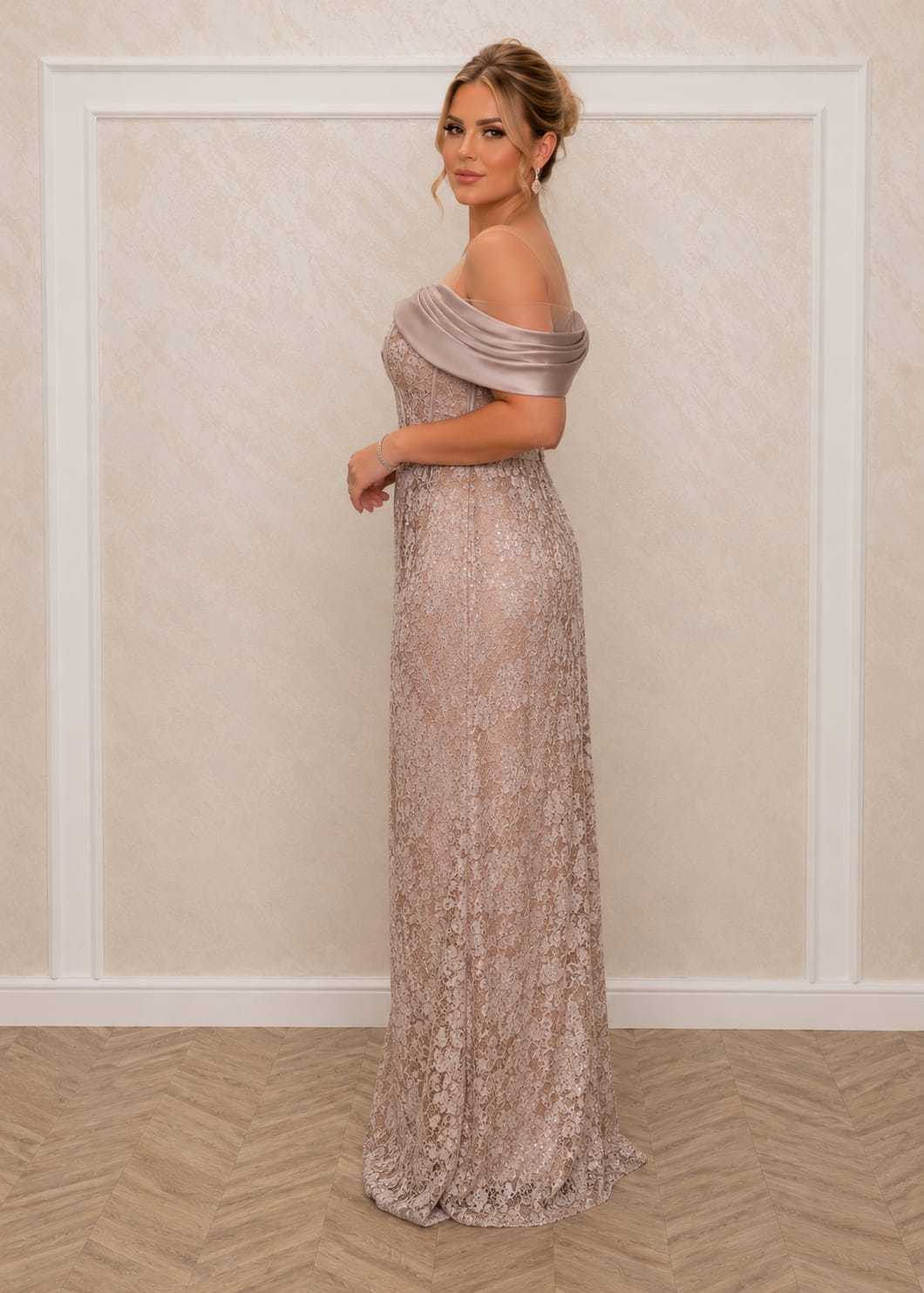 Rochia  Eveline – Rochie din dantela Chantilly cu corset reglabil disponibila in 2 nuante