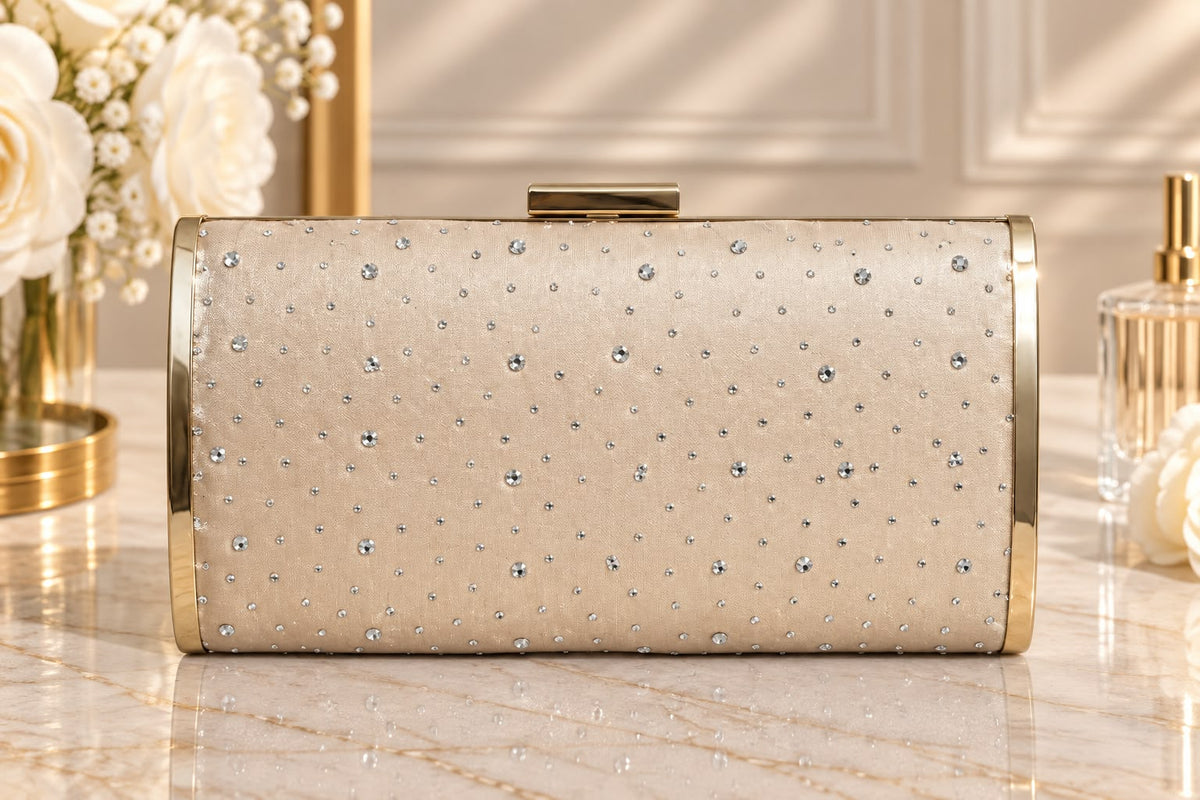 Clutch elegant bej auriu cu strass-uri pentru ocazii speciale