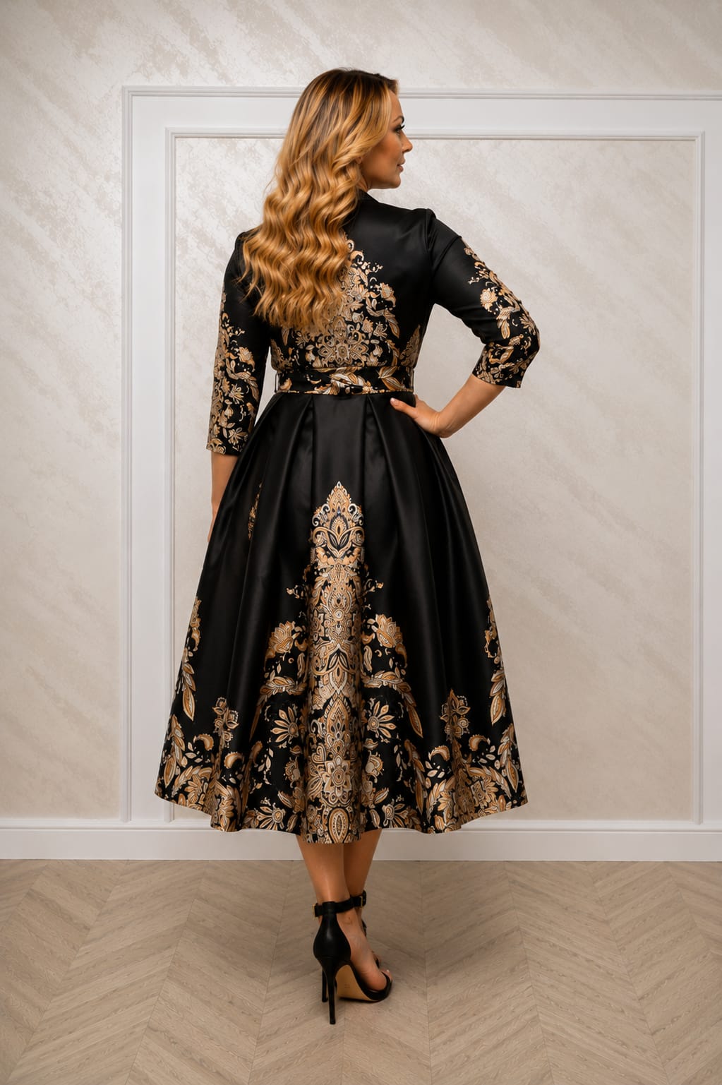 Rochia Kami – Rochie Eleganta satinata cu imprimeuri aurii si design luxury