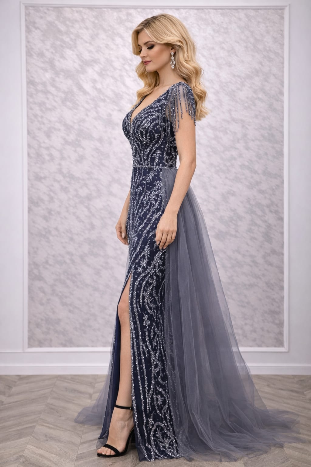 Rochia Nora – Rochie de seara sirena cu slit si trena din tull