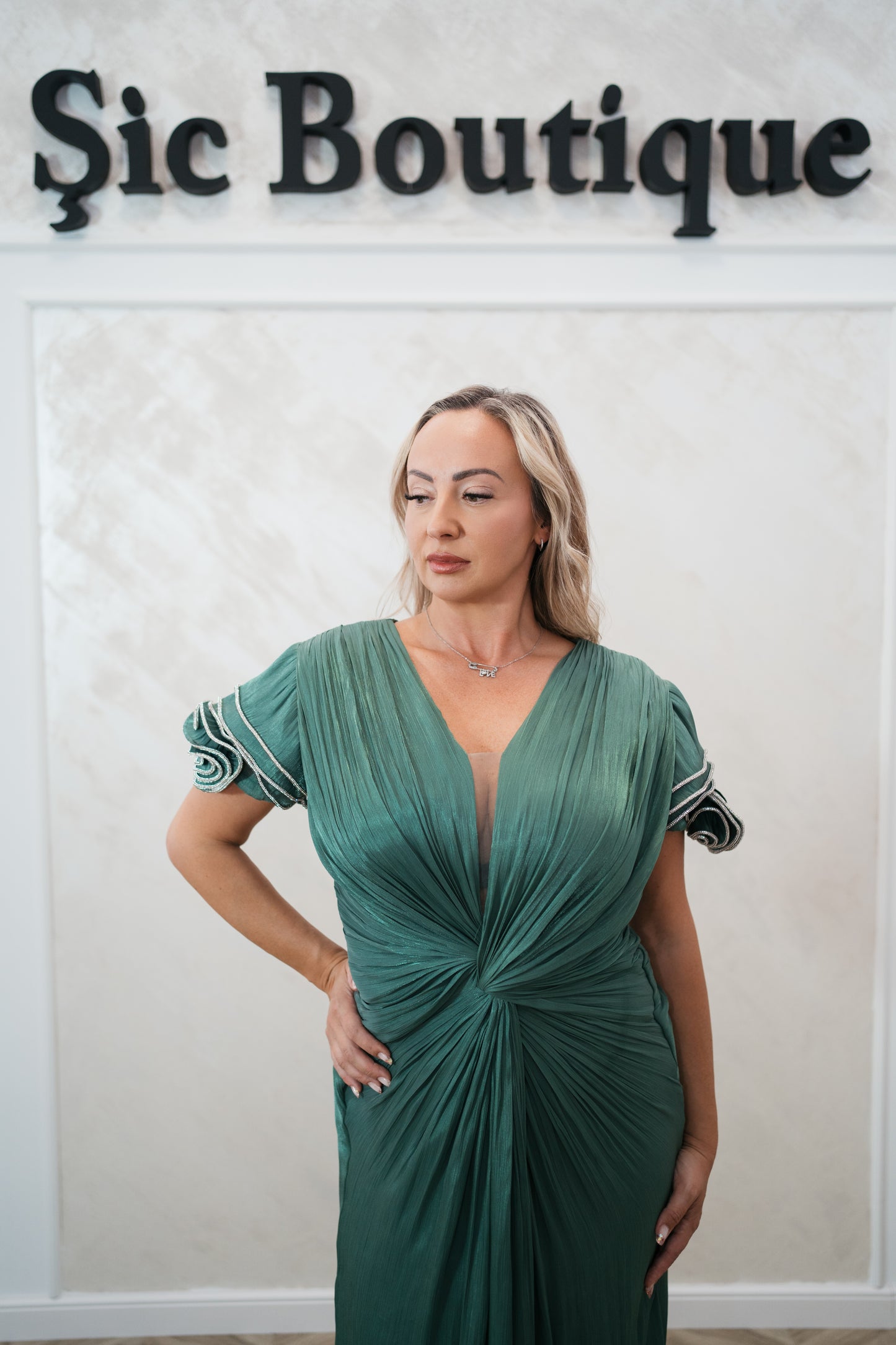 Rochia Olive – Rochie Lunga din Organza cu Fir de Matase, Ușoara și Eleganta pentru Evenimente Speciale