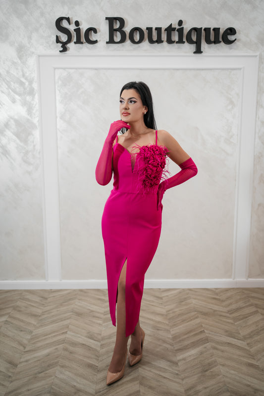 Rochia Taylor – Rochie midi eleganta fucsia, cu slit și detalii spectaculoase