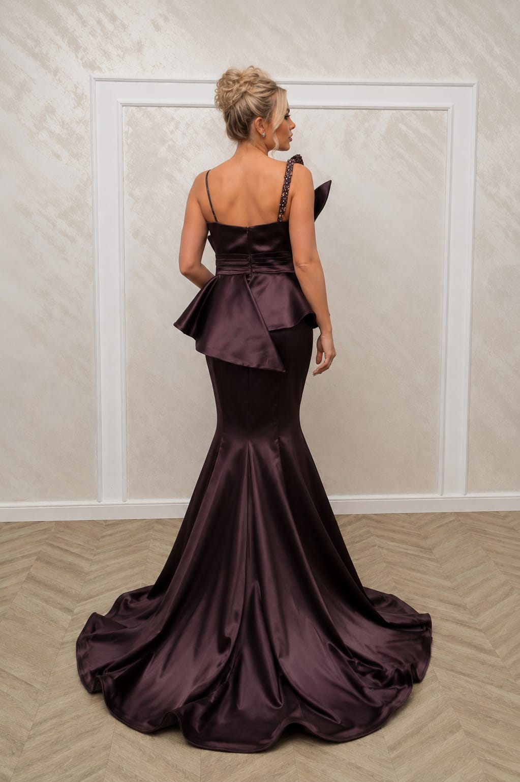 Rochia Riane – rochie deosebita tip sirena cu corset asimetric din tafta premium