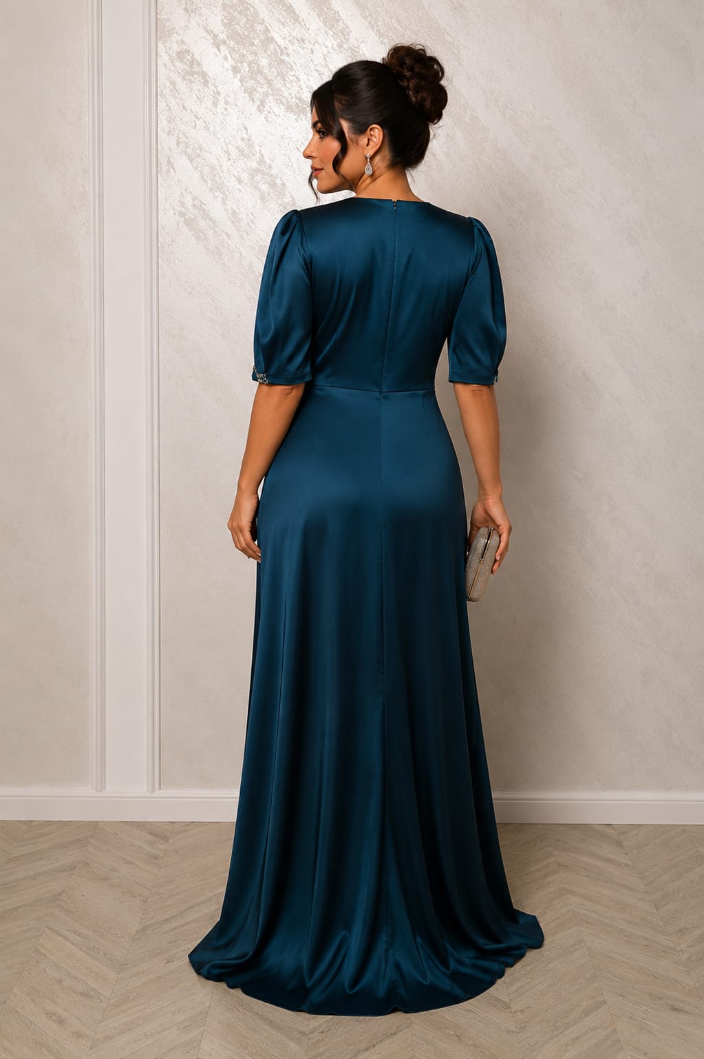 Rochia Tatiana – rochie lunga din satin premium cu maneci 3/4 ,drapaje care avantajează silueta in nuante turcuaz si ciocolatiu