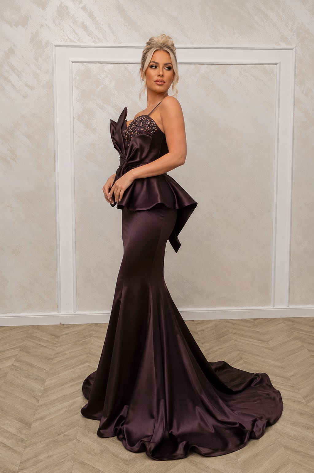 Rochia Riane – rochie deosebita tip sirena cu corset asimetric din tafta premium