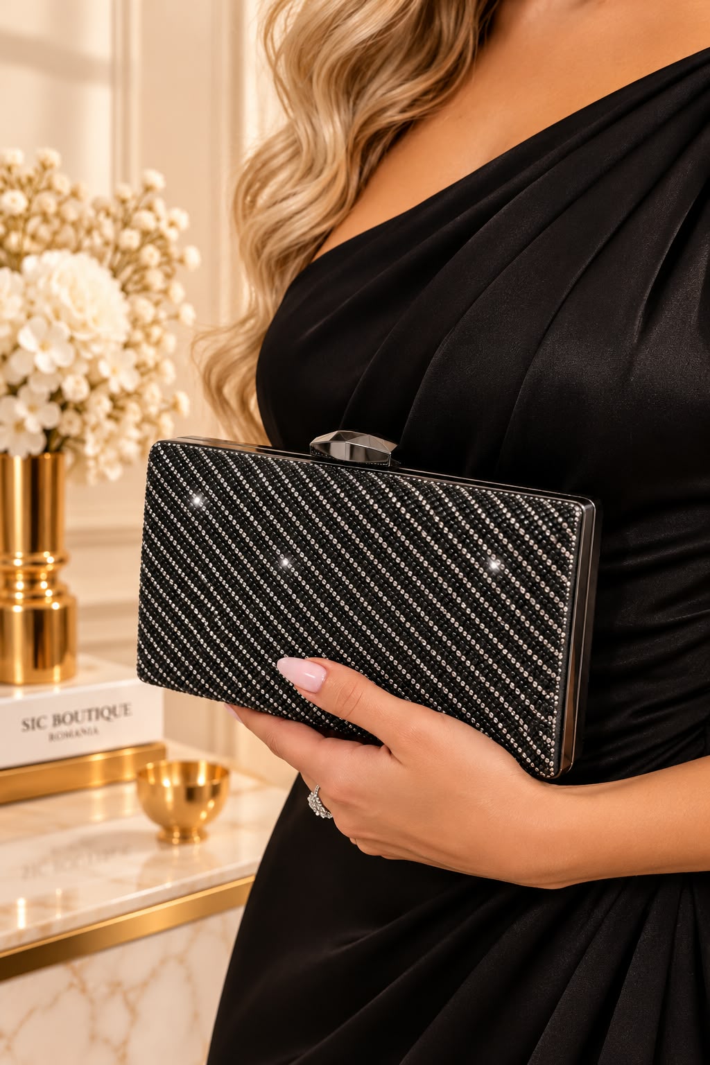 Geanta Clutch Neagra cu Strasuri Negre si Argintii