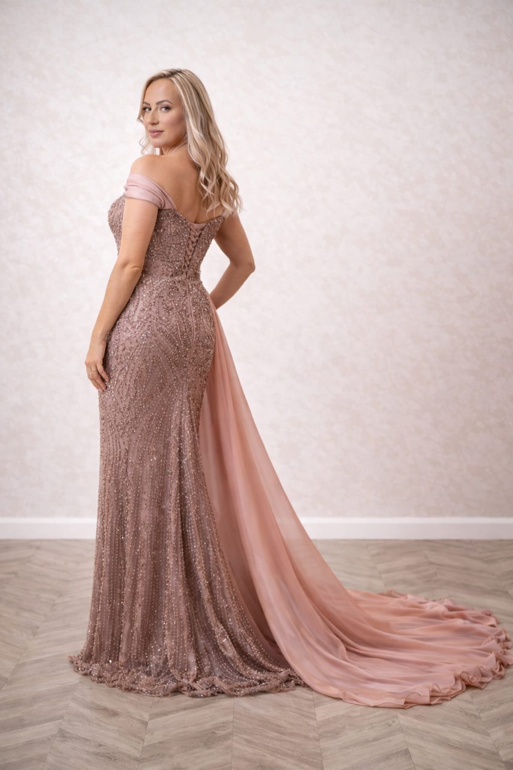 Rochia Cleo - Rochie eleganta roz pudra cu trena detasabila