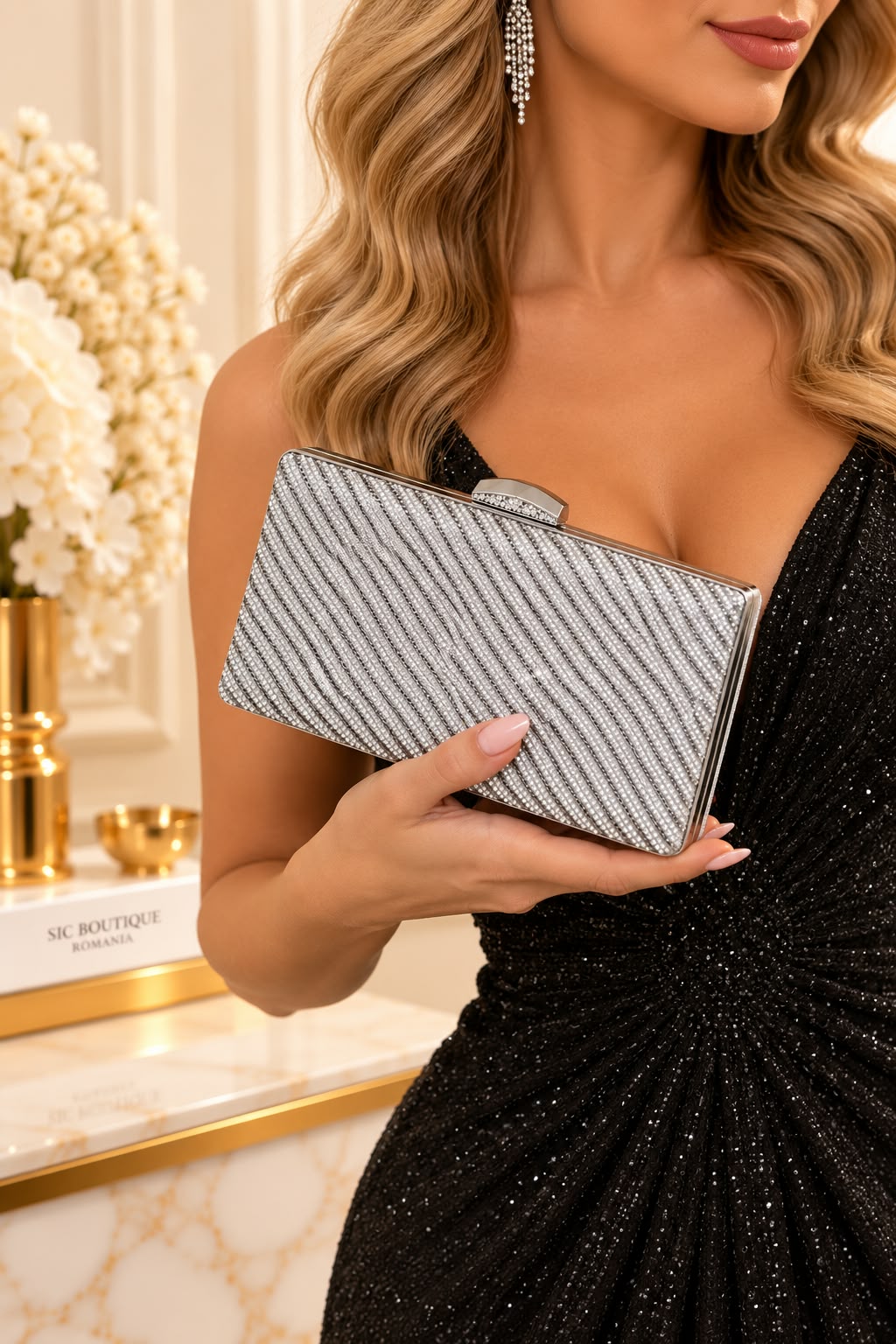 Geanta Clutch argintie cu strasuri