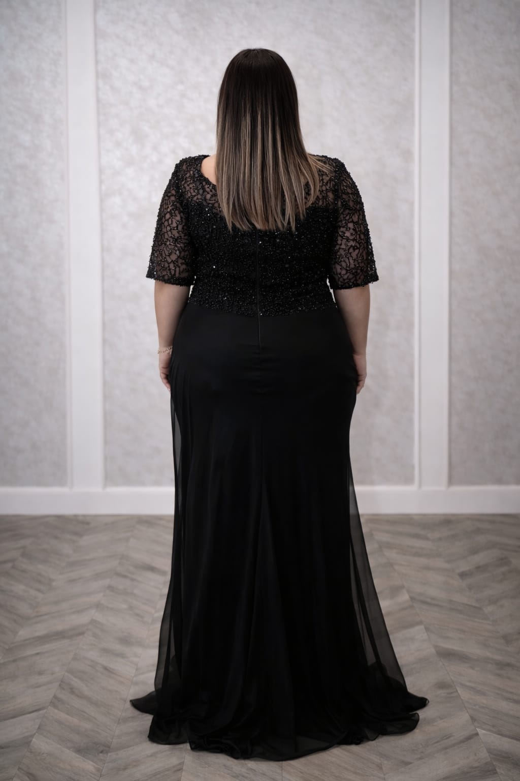 Rochia Amalia – Rochie eleganta plus size din tull italian și material paietat, care avantajeaza silueta