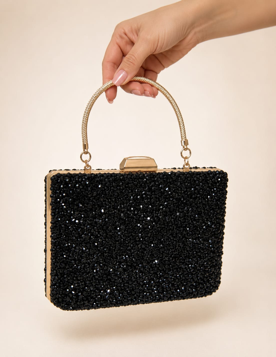 Clutch negru cu cristale si accesorii aurii – geanta eleganta de ocazie cu maner si lant