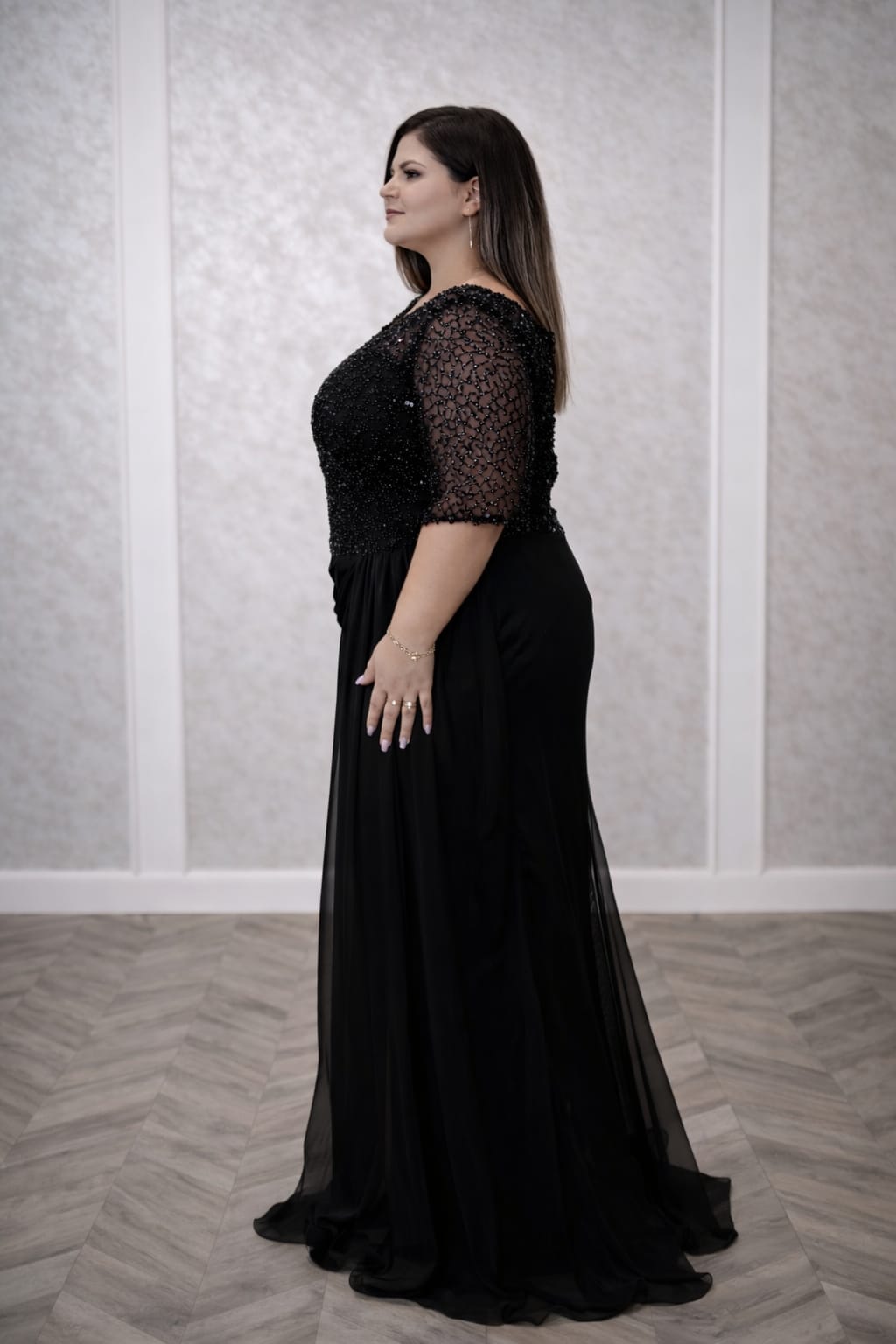 Rochia Amalia – Rochie eleganta plus size din tull italian și material paietat, care avantajeaza silueta