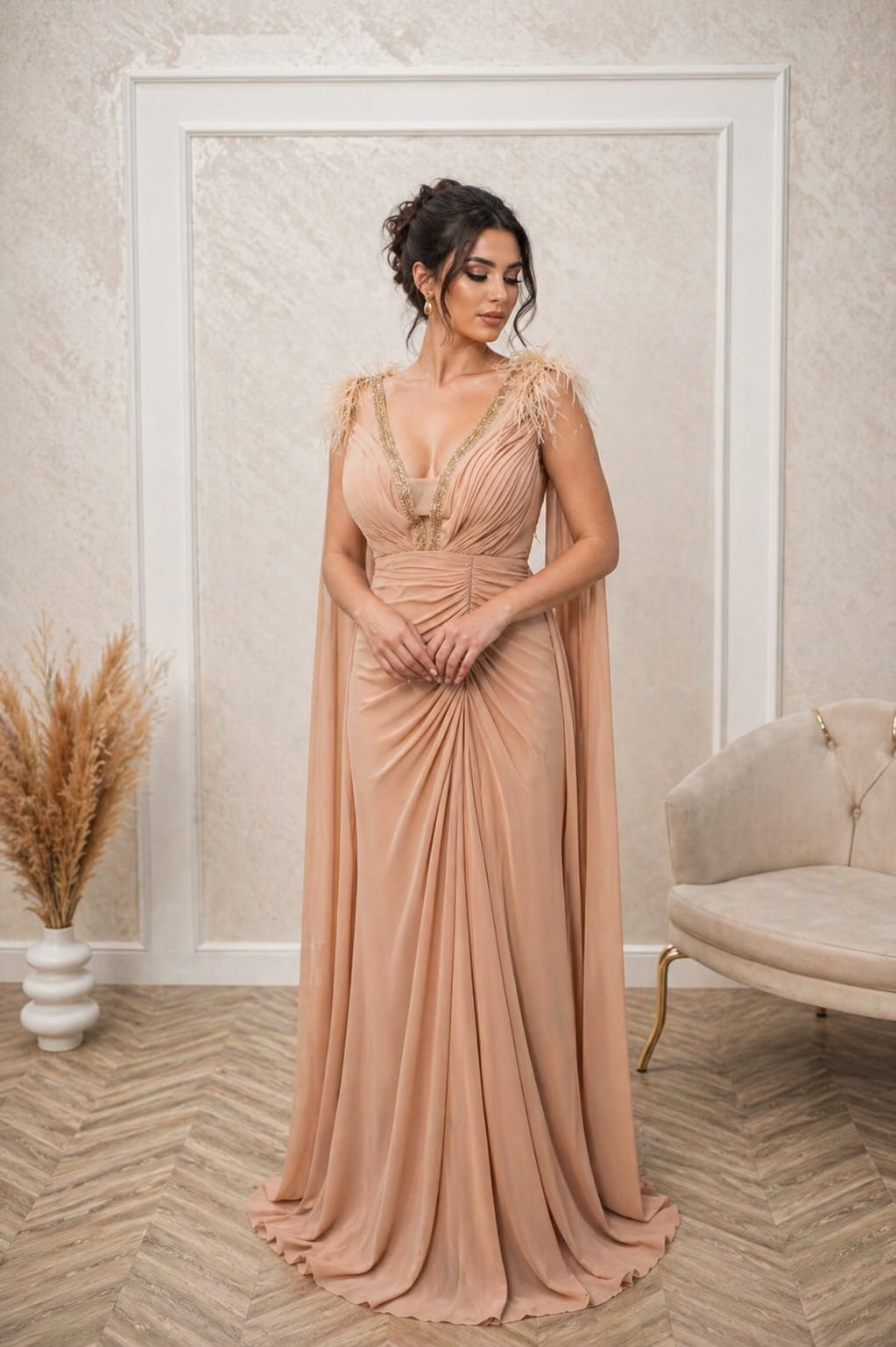 Rochia Fedra Lux – Rochie deosebita culoare crem din voal cu pene si drapaj elegant
