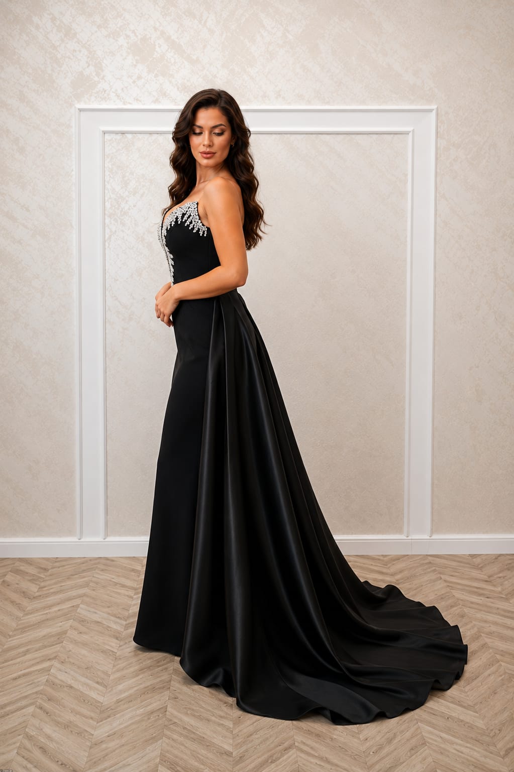 Rochia Kristal - Rochie neagra cu trena lunga din satin lichid si corset decoltat