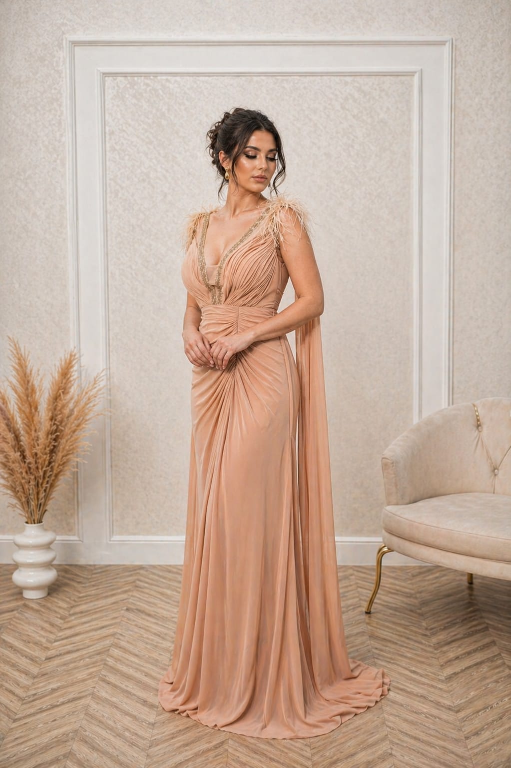 Rochia Fedra Lux – Rochie deosebita culoare crem din voal cu pene si drapaj elegant