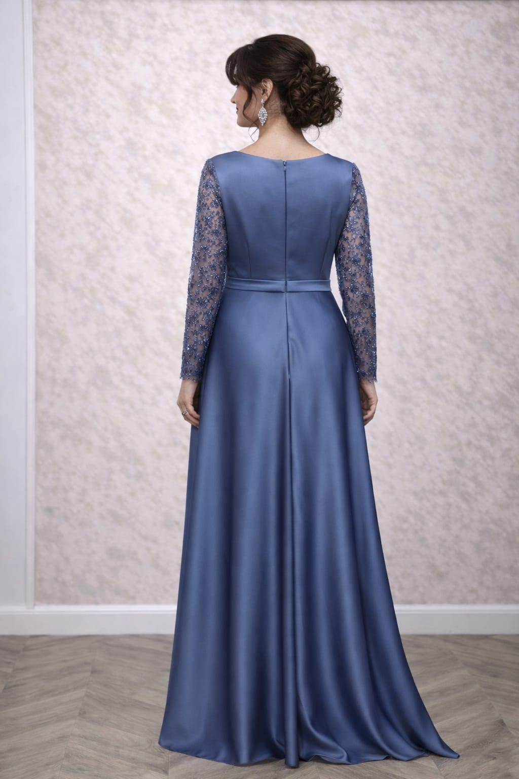 Rochia Oris - Rochie eleganta lunga din satin albastru cu slit pe picior si maneci din dantela