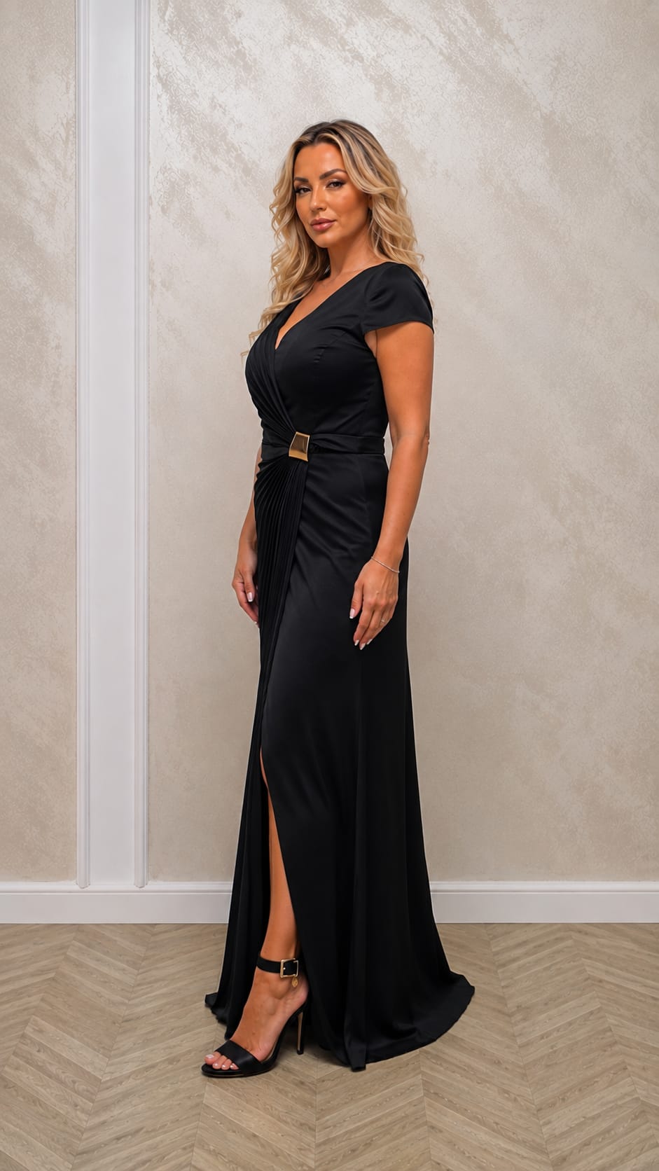 Rochia Danca – Rochie lunga minimalista cu drapaje elegante si pliuri care avantajeaza silueta