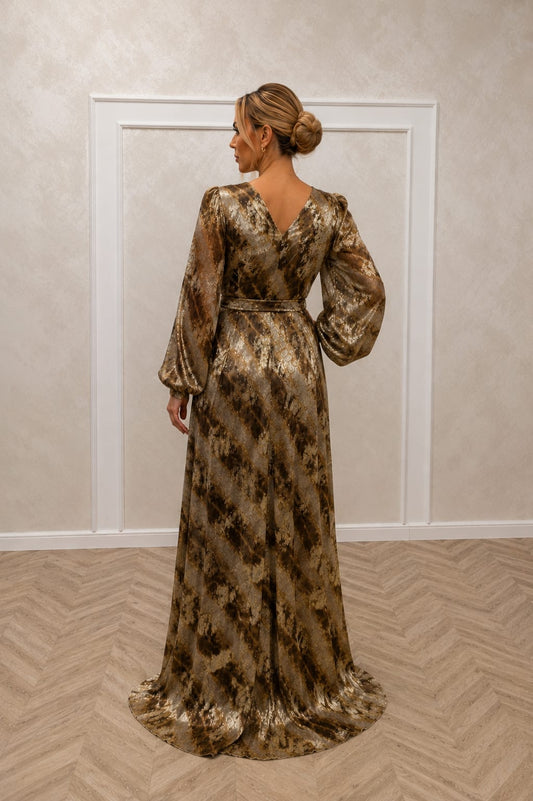Rochia Gala-rochie lunga eleganta aurie cu maneci boho si decolteu petrecut