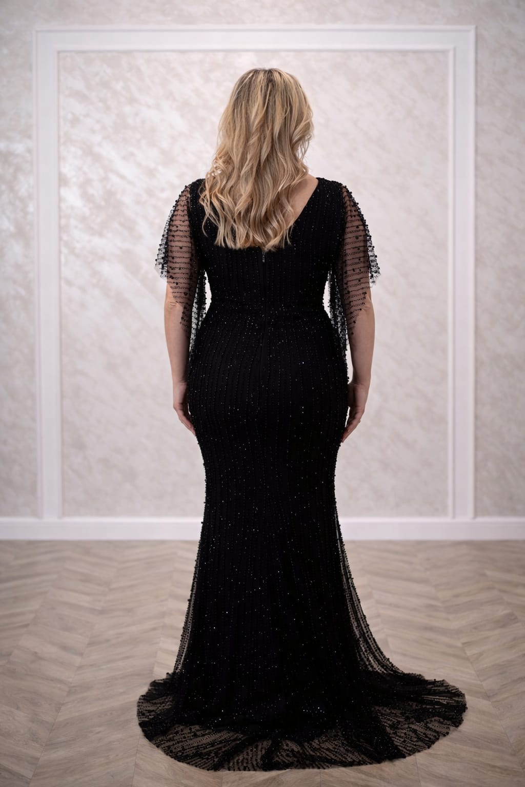 Rochia Favana  New– Rochie lunga luxurianta cu perle si crapatura pe picior disponibila in doua culori pentru masuri plus size