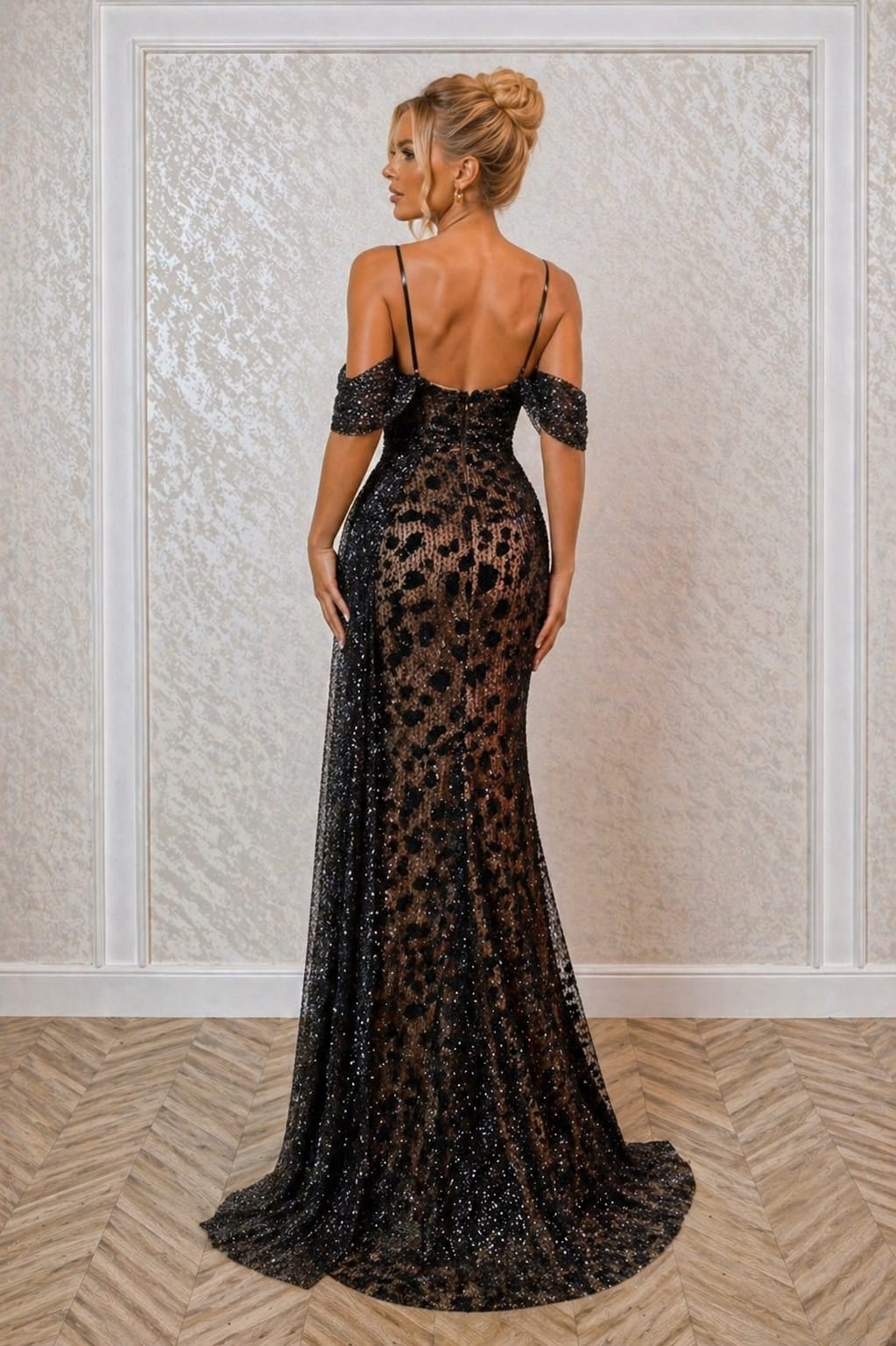 Rochia Edith - Rochie de seara eleganta din dantela neagra pe fond niude tip sirena cu manusi detasabile