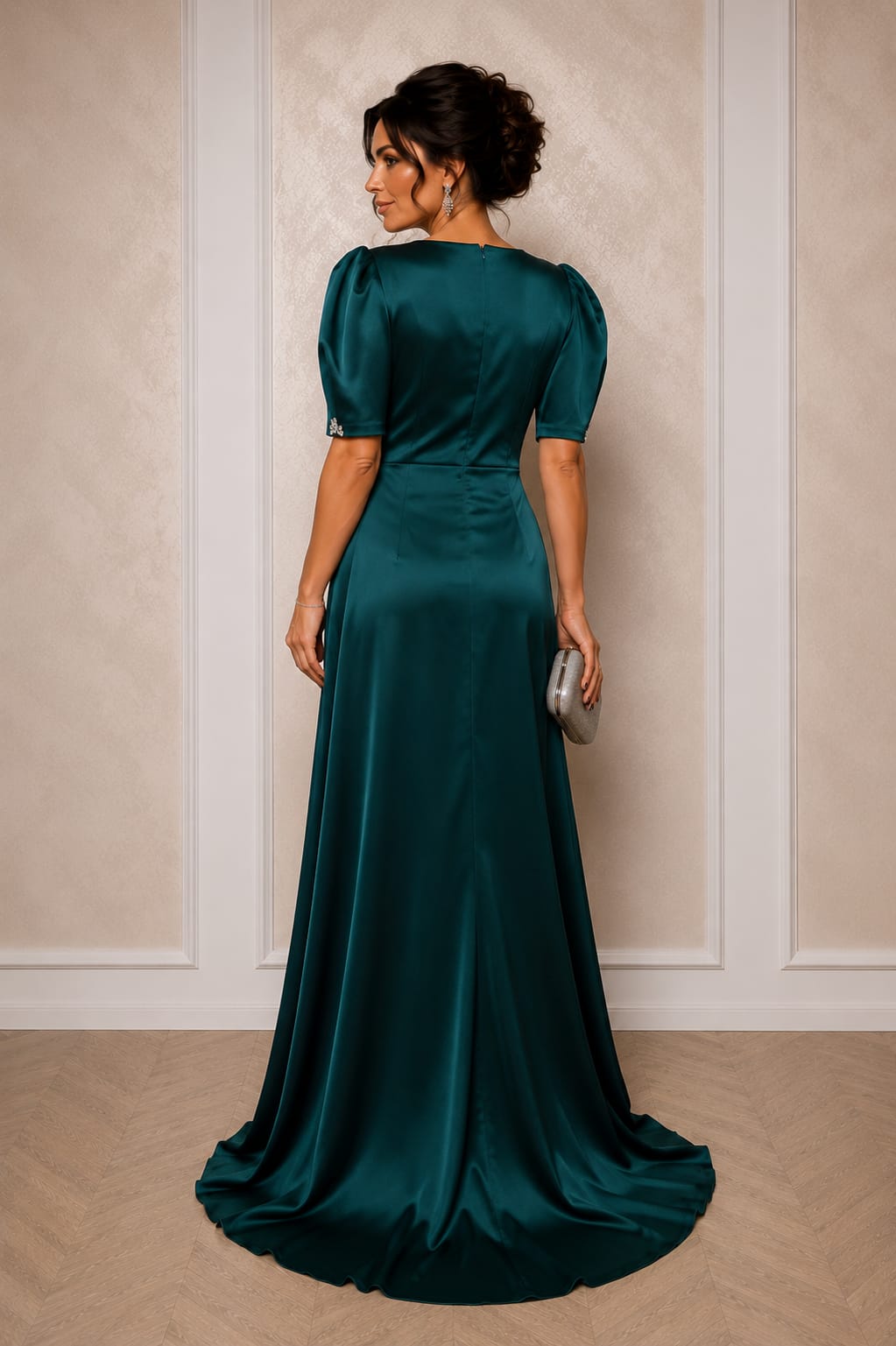 Rochia Tatiana – rochie lunga din satin premium cu maneci 3/4 ,drapaje care avantajează silueta in nuante de verde smarald si capuccino