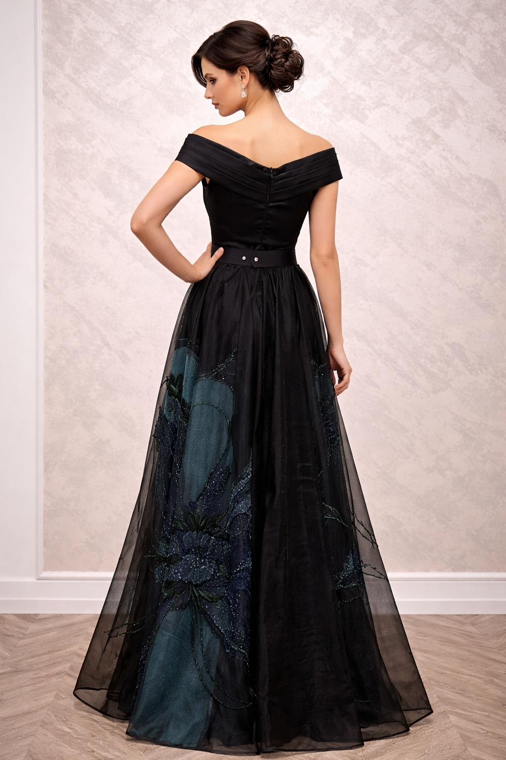 Rochia Baroc - Rochie eleganta neagra lunga cu broderie turcoaz si umeri goi