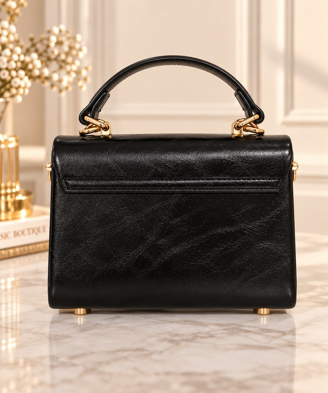 Geanta dama eleganta neagra cu accesorii aurii si maner